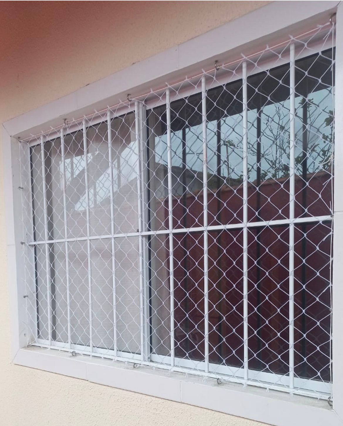 Grade de proteção instalada em janela
